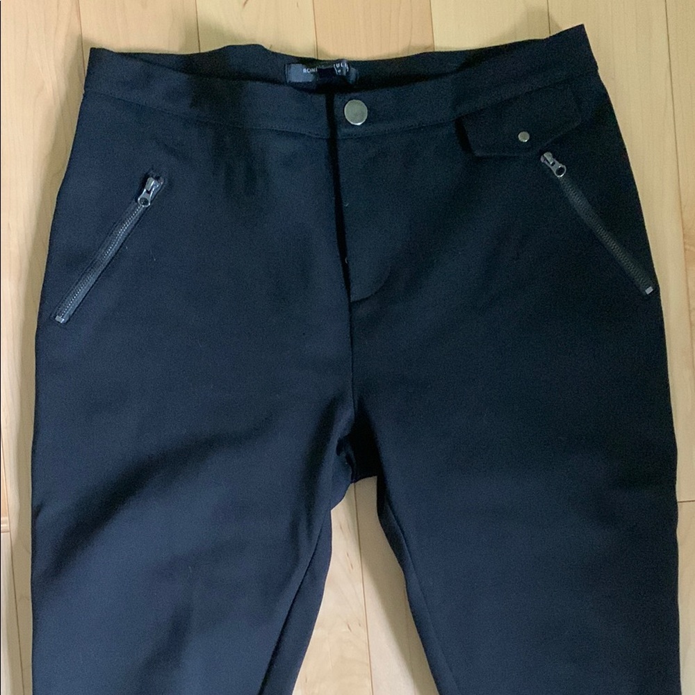 Romeo & Juliet Couture Black stretchy Pants with Silver Button and details